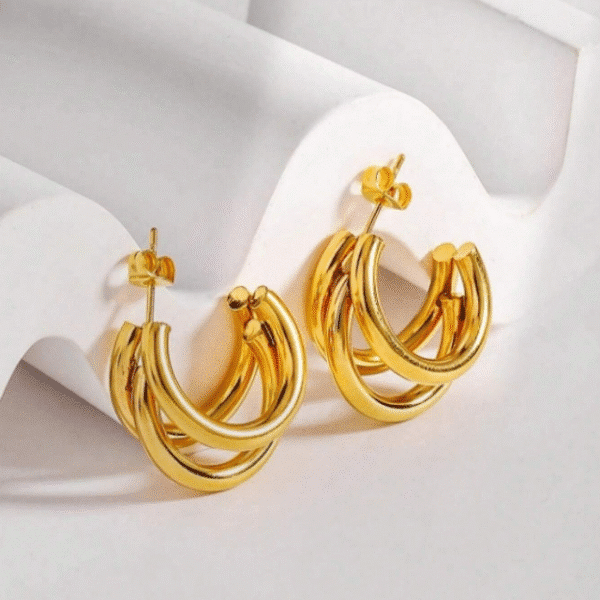 Brinco dourado tripla camada